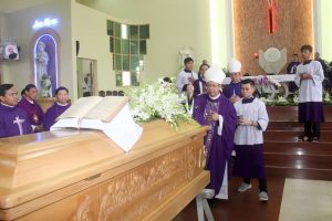 Lễ An Táng Linh Mục Mặc Phẩm Phục Mầu Gì